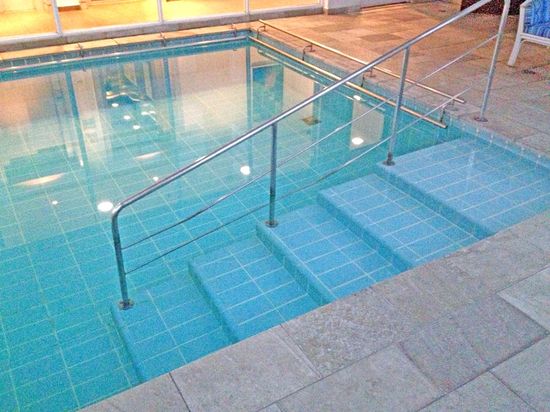 Piscina com escada Piscina com escada